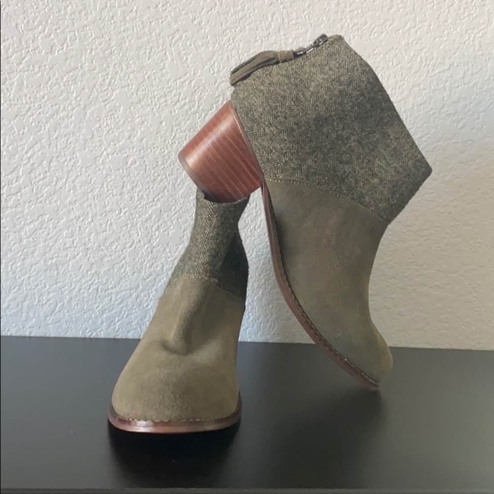 TOMS grey pattern booties!